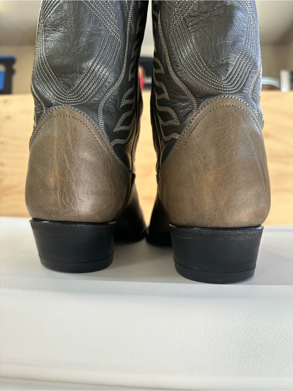 Tony Lama 2 tone, Light Grey with Black Leather Cowboy Boot 9D